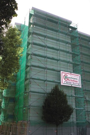 Großmodernisierung in bewohntem Zustand: Hochhaus Stormstraße des Bauvereins in Duisburg-Rheinhausen mit insgesamt 97 Wohneinheiten.