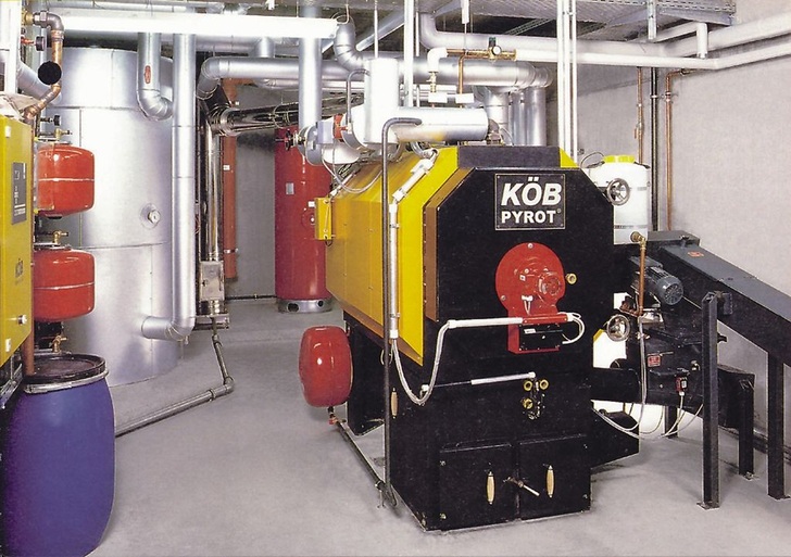 Viessmann: Köb & Schäfer ist ein führender Hersteller von Holzfeuerungsanlagen im Leistungsbereich von 150 bis 1250 kW. Im Bild ein Holzfeuerungskessel vom Typ Pyrot-540 mit einer Leistung von 540 kW. - © Viessmann Werke
