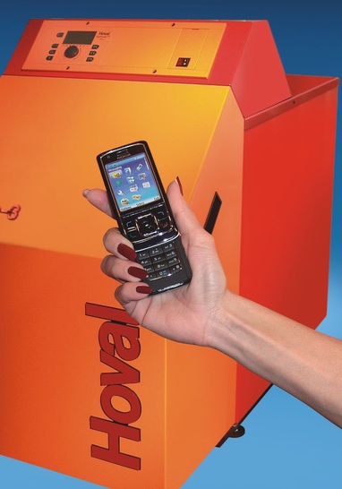 Hoval: Ein Handy macht’s möglich: Die Steuerung der Heizung von jedem Ort. - © Hoval
 Hoval: Ein Handy macht’s möglich: Die Steuerung der Heizung von jedem Ort.
