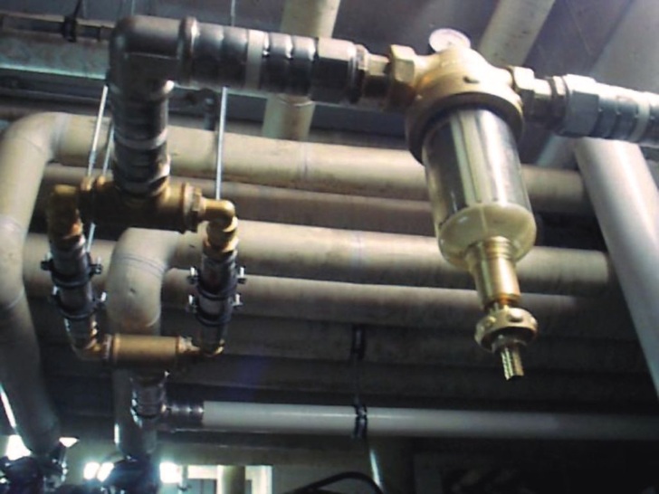 In die Druckstufen 1 und 2 der Kaltwasserversorgung wurden je zwei permanent-magnetische Geräte PT-S 25 montiert. Zusätzlich kam ein PT-S 25 W für die gesamte Warmwasserversorgung hinzu.