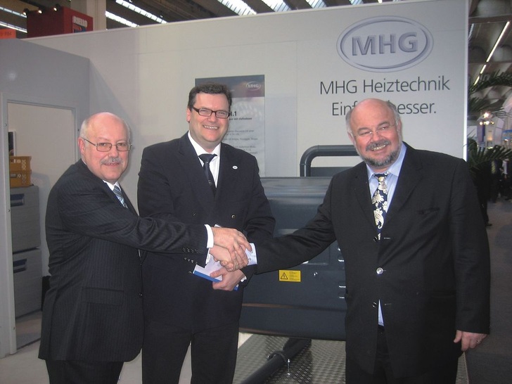 © Stellten auf der ISH ihre Kooperationsvereinbarung vor (v.l.): Roland 
Dreizler, Markus Niedermayer und Ulrich Dreizler