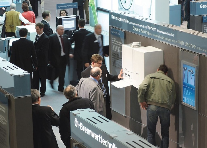 Vaillant: Besucher des Vaillant-Messestands auf der ISH interessierten sich insbesondere für Brennwerttechnik und erneuerbare Energien. - © Vaillant
