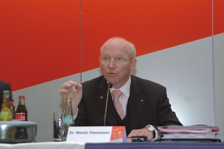 Martin Viessmann: „2007 erwarten wir eine Fortsetzung unserer ­positiven Geschäftsent­wicklung. Nicht nur wegen günstiger Konjunktur­prognosen, sondern auch, weil wir uns auf den zurzeit stattfindenden Strukturwandel in unserer Branche hervorragend ­aufgestellt haben.“