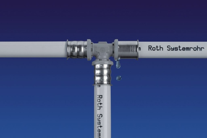 Roth: Kunststoff-Fitting mit „PressCheck“. - © Roth Werke
