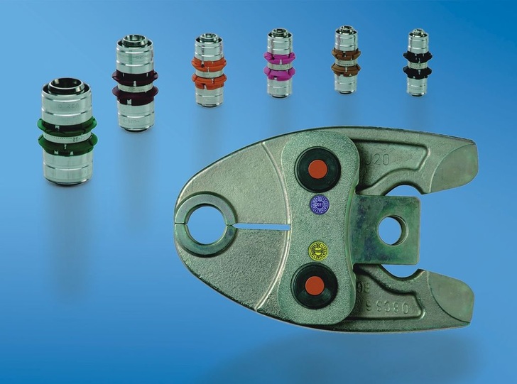 Uponor: Metallpressfittings mit Farbleitsystem und Verpresst-Kennzeichnung. - © Uponor
 Uponor: Metallpressfittings mit Farbleitsystem und Verpresst-Kennzeichnung.