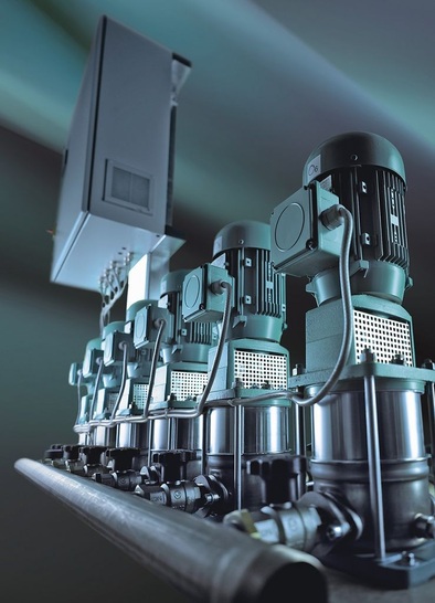 Wilo-Comfort CO/COR MVI 95 mit zwei bis sechs Hochdruckkreiselpumpen in Trockenläuferausführung. - © Wilo AG
 Wilo-Comfort CO/COR MVI 95 mit zwei bis sechs Hochdruckkreiselpumpen in Trockenläuferausführung.