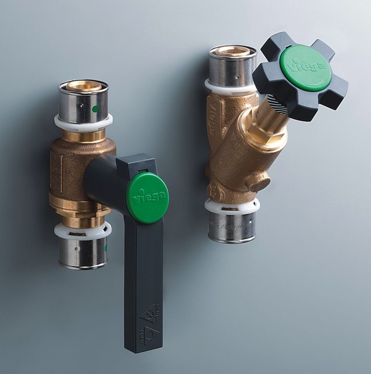 Viega: Easytop-Schrägsitzventil und -Kugelhahn. - © Viega
 Viega: Easytop-Schrägsitzventil und -Kugelhahn.
