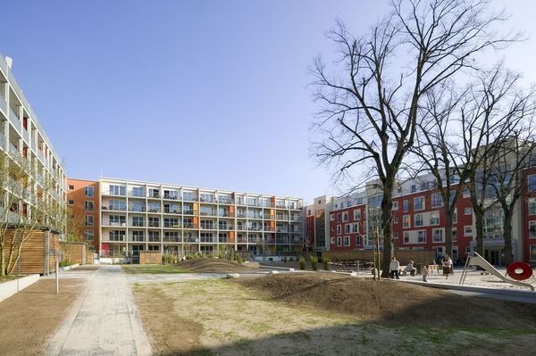 Der Sophienhof in Frankfurt ist mit 149 Wohnungen und 14.767 m² Wohn- und Nutzfläche das größte Passivhaus der Welt.