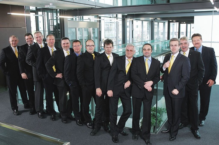 Junkers: Das Team von Jens Mischke (3. v.r.) berät Bauträger, Groß- und Sonderkunden bei Großprojekten im Bereich Heiztechnik.