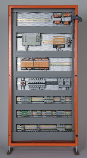 Menerga: Ethernet- und 485er-Schnittstelle sowie BACnet- und Modbus-Fähigkeit des neuen Controllers ermöglichen eine einfache GLT-Einbindung. - © Menerga
