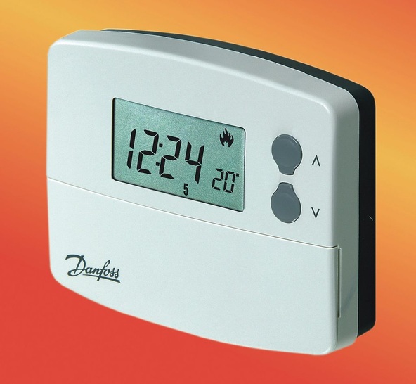 Danfoss: Präzise Temperaturregelung mit TP 5001 im 5/2-Tage- oder im 24-Stunden-Modus.