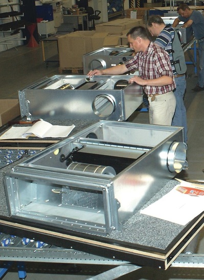 Emco Klima: Nach der erfolgreichen Markteinführung läuft die ­Produktion des dezentralen Klimasystems SKG auf Hochtouren.