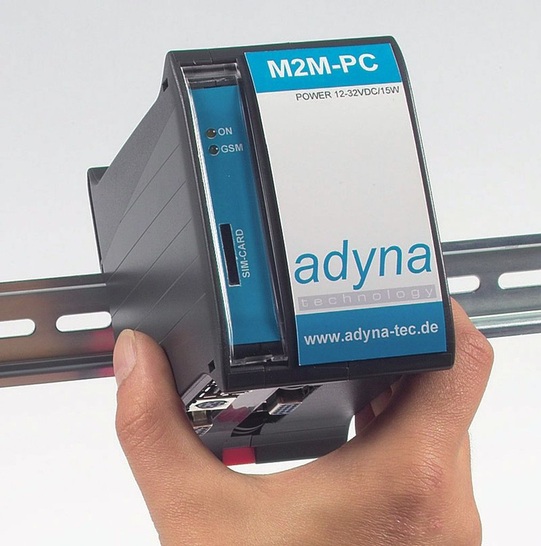 Adyna: Vollwertiger Industrie-PC für die DIN-Schiene mit 80 GB Festplatte. - © Adyna
 Adyna: Vollwertiger Industrie-PC für die DIN-Schiene mit 80 GB Festplatte.