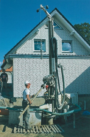 Qualitätsbetonte Bohrung einer geothermischen Sonde auch auf kleinsten Grundstücken für ein Eigenheim.
