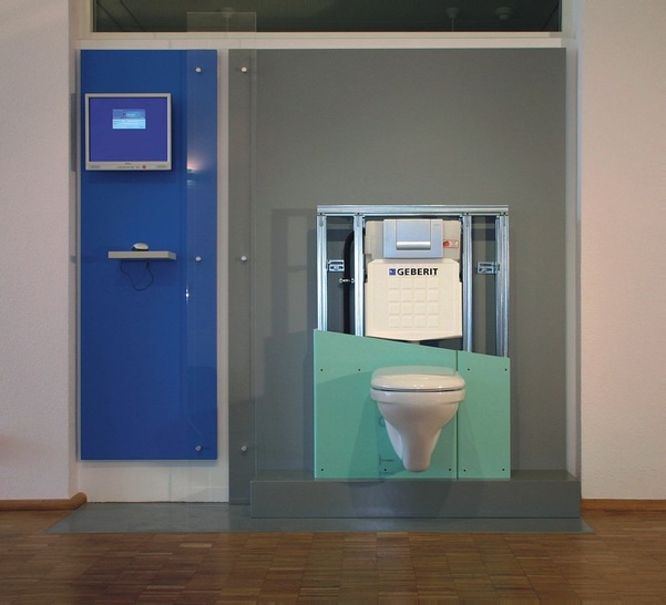 Geberit: Das in Pfullendorf aufgebaute UP-Demonstrations­modell wird online oder vor Ort im Geberit Informations-­Zentrum ausgelöst.