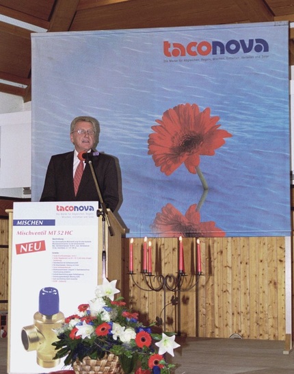 Der baden-württembergische Wirtschaftsminister Ernst Pfister gratulierte der Taconova GmbH zum 10-jährigen Firmenjubiläum.