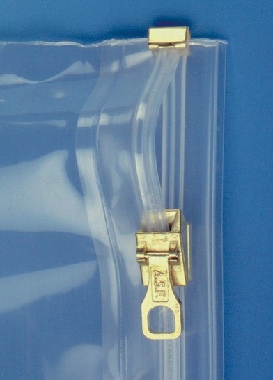 Böck: Wetter- und lichtfeste Planschutzhüllen.