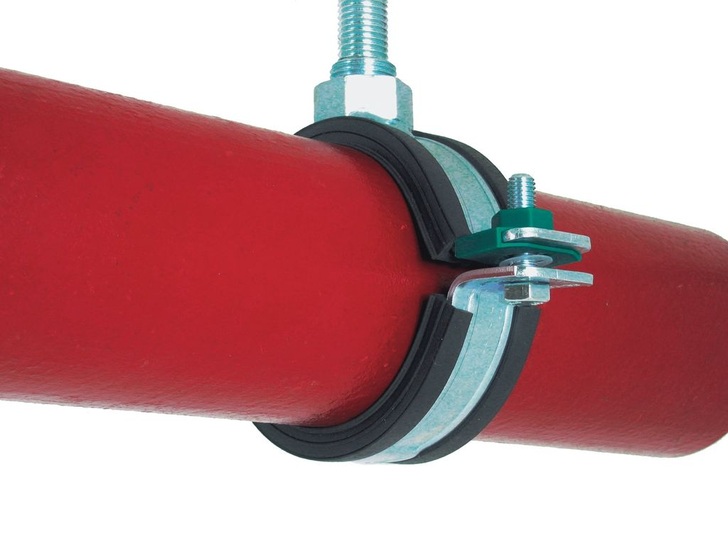 Montagefreundliche HD-Schelle von BIS Walraven. Um das Rohr in der Schelle zu platzieren, muss nur eine Anschlussschraube gelockert werden.