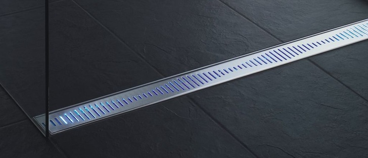 ACO Haustechnik: Individualisten können ihre bodengleiche Dusche jetzt auch mit LED-Effekt in Szene setzen.