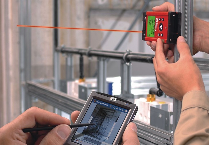 Laser-Distanzmessgeräte mit Bluetooth-Schnittstelle beschleunigen das Aufmaß und machen es sicherer. - © Hilti
