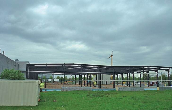 Hansgrohe baut den Standort Deutschland weiter aus. In Offenburg entsteht zurzeit das sechste Werk des Armaturen- und Brausenherstellers im Inland.