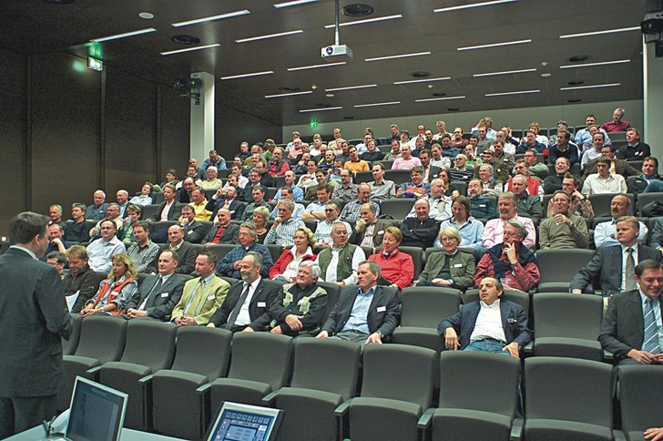 Fast 200 Gäste informierten sich auf dem 30. Uponor Fachkongress über Energieeffizienz und energetische Optimierung. - © Uponor

