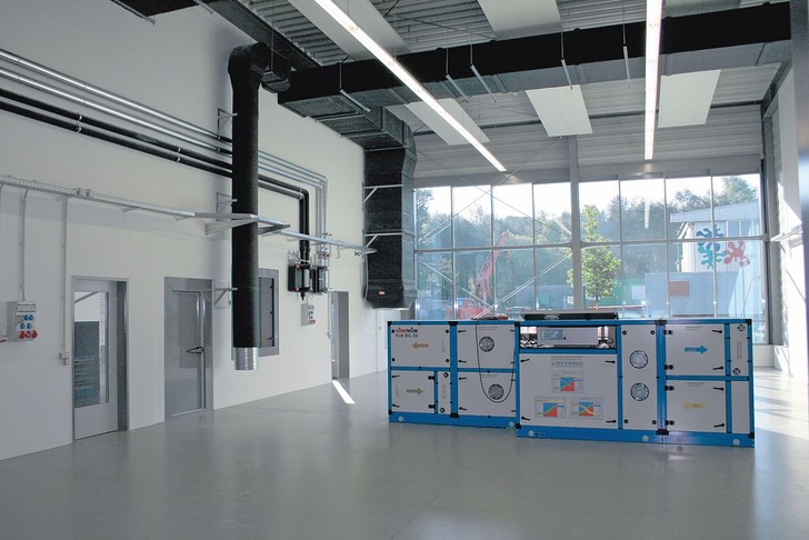 Kampmann: Luftmesslabor mit einem „Frischluftklima“-Gerät mit 3000 m3/h Luftleistung.