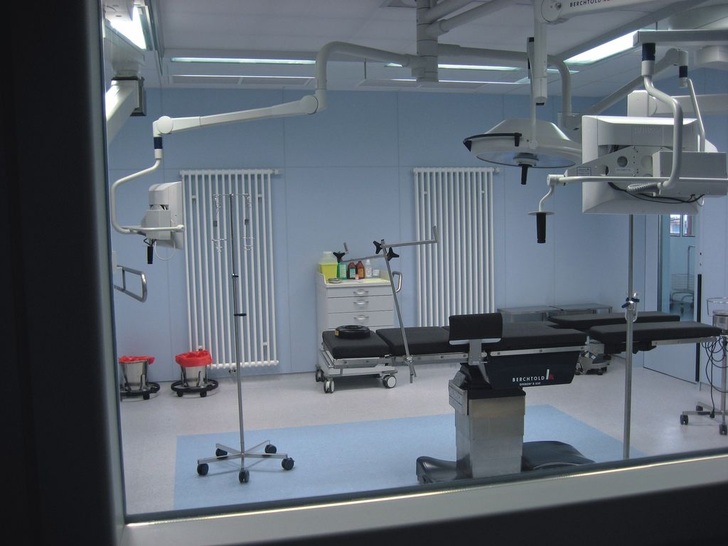 Zehnder engagiert sich für den Experimental OP. Geschäftsführer Donat Feser: „Mit einer permanenten Weiterentwicklung innovativer Medizintechnik zum Schutz der Patienten, können wir uns hundert­prozentig identifizieren. Deshalb haben wir bei der Bitte um Unterstützung nicht gezögert.“