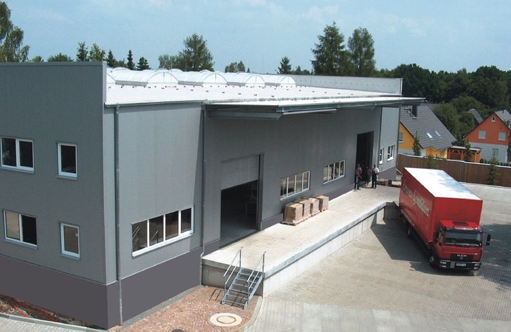 Lindner Armaturen: Neue Produktionshalle mit kompletter Prozesskette zur Schlauchherstellung.