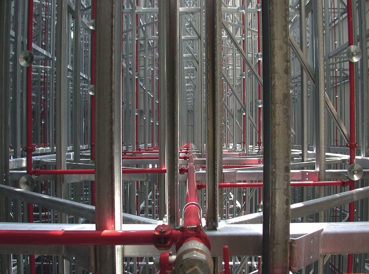 Der größte Teil der 160000 m Rohrleitungen wurde mit dem Rohrkupplungssystem von Victaulic verbunden. So konnte ein schneller Ausbau in kürzester Zeit erfolgen.
