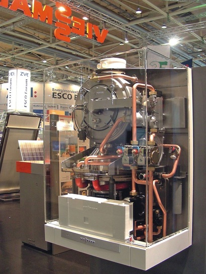 Die Massenproduktion von Brennstoffzellen-Heizgeräten vor 2015 ist unrealistisch. Das Stirling-Mikro-KWK-Gerät hingegen — hier ein Prototyp von Viessmann — wird aller Voraussicht nach schon 2009/10 lieferbar sein.