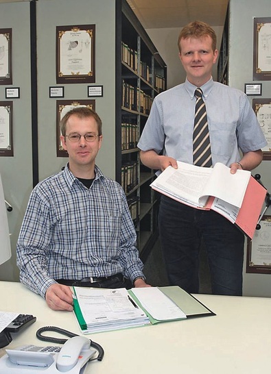 Über einen Mangel an Arbeit können sich die Patentingenieure Steffen Zecher (rechts) und Tilmann Haendler von der Patentabteilung bei Bosch Thermotechnik nicht beschweren.