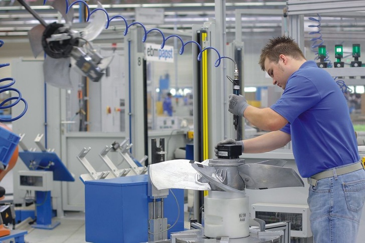 Im neuen Montagewerk Hollenbach fertigt ebm-papst vor allem hocheffiziente EC-Ventilatoren.