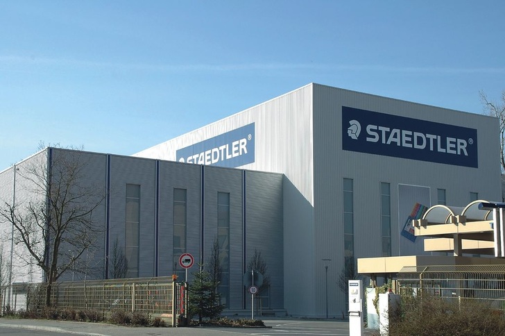 Die Staedtler Mars GmbH & Co. KG ist in Europa der größte Hersteller für Bleistifte, Farbstifte und Radierer. In mehr als 120 Ländern weltweit schreiben oder radieren die Menschen mit den Produkten des Unternehmens. - © Stulz
