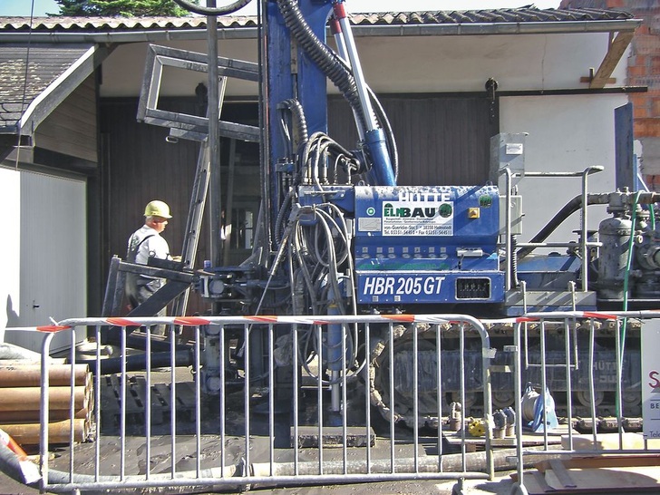 Erdsondenbohrung. Im Feldtest „Wärmepumpen-Effizienz“ haben Sole/Wasser-Wärmepumpen die höchsten Jahresarbeitszahlen erzielt. - © DaVo
