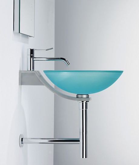 Glamü Wandbrunnen aus Schmelzglas, Durchmesser 400 mm, Aquamarin, Wandkonsole aus massivem Edelstahl, Ausführung Geschliffen.