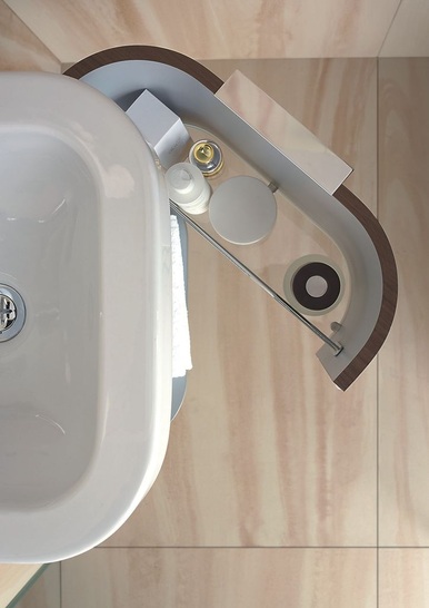 Duravit: Handwaschbecken-Unterbau mit gebogener Tür.