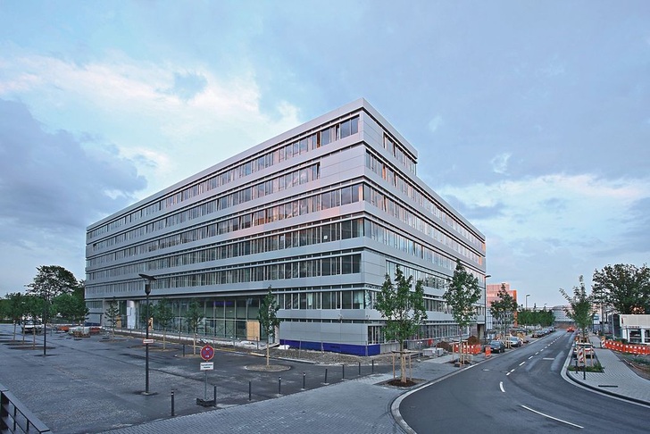 VDI: Im August wurde der Neubau in der Airport City direkt am Düsseldorfer Flughafen bezogen. - © VDI
