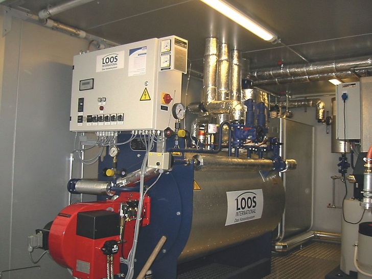 Mobile Dampfzentralen werden vorzugsweise dort eingesetzt, wo sich mit flexiblen Schlauchverbindungen der kürzeste Anschluss zur Anlage herstellen lässt.