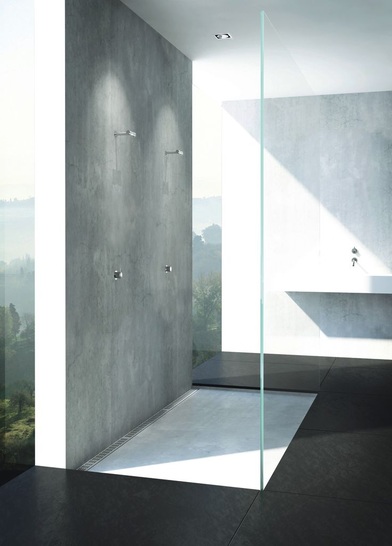 Unidrain: Wandplatzierte Duschrinne. - © Unidrain / Heiler
 Unidrain: Wandplatzierte Duschrinne.