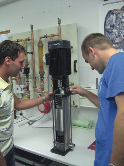 Anschauungsmaterial: Schnittmodell einer mehrstufigen Pumpe im Strömungslabor der HTW Dresden.