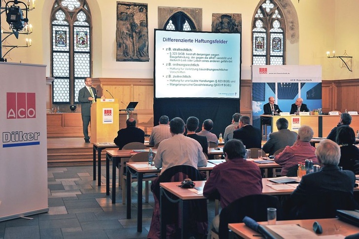 ACO Haustechnik: Gut besuchtes Fachsymposium von ACO Haustechnik und Düker im historischen Rathaus von Nürnberg.