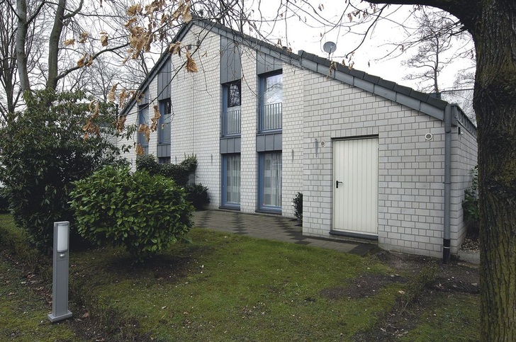 Von außen unscheinbar, aber anlagentechnisch hat es Deutschlands innovativste Wohnimmobilie, das “inHaus1“ in Duisburg, “in sich“.