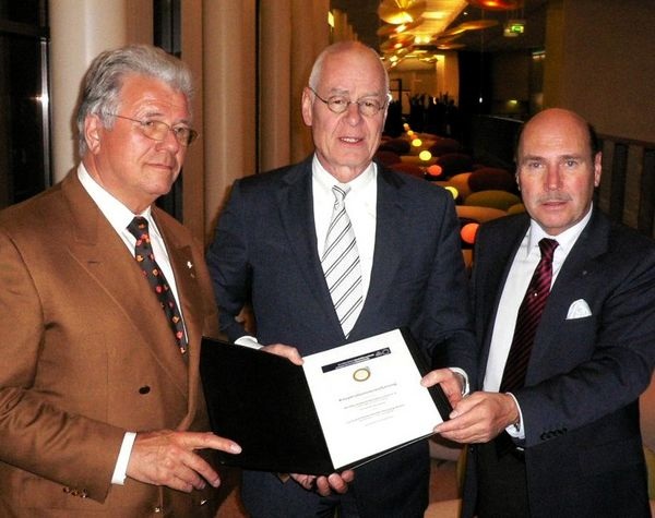 Werner Obermeier, Vizepräsident des ZVSHK, Josef Lantzerath Verbandspräsident BBS und Michael von Bock und Polach, Hauptgeschäftsführer ZVSHK.