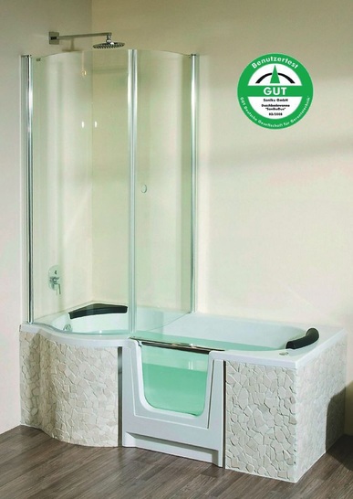 Saniku: Der Duschbadewanne SanikuDuo mit Seiteneinstieg wurde das GGT-Siegel verliehen. - © Saniku
