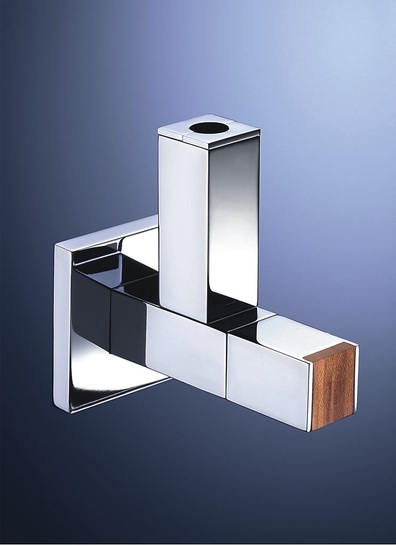 Schell: Mit dem Design-Eckventil “Quad“ kommt hochentwickelte Wassertechnik exklusiv zur Geltung. - © Schell
