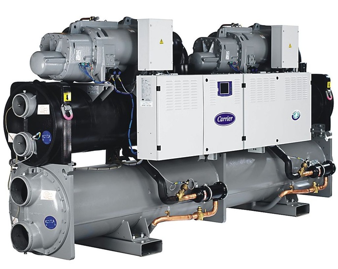 Carrier: Die neuen wasser­gekühlten AquaForce-Chiller (Kältemittel R134a) übertreffen in Leistung und Energieeffizienz die Anforderungen der Eurovent-Klassifizierung A. - © Carrier
