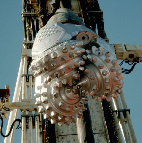 Rollenmeißel vor dem Einsatz. Darf künftig CCS den Ausbau der Tiefengeothermie blockieren?