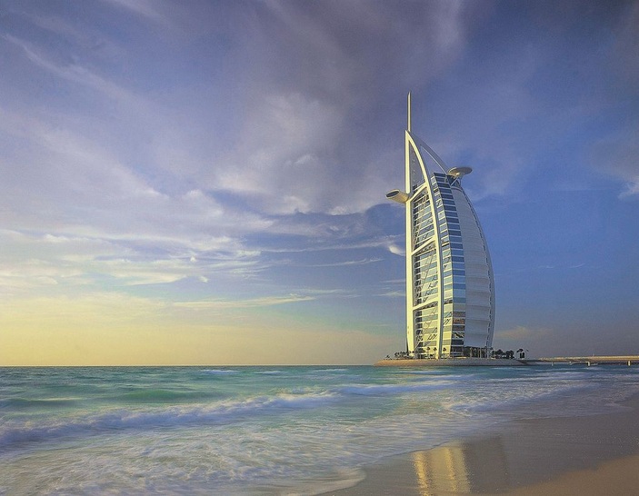 Dämmstoffe von Armacell sind bereits in einer Vielzahl von Bauprojekten in der Golfregion eingesetzt worden, so auch im Burj al Arab, dem Wahrzeichen von Dubai. - © Armacell
