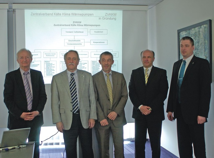 ZVKKW-Gründungsinitiatoren (v.l.): Werner Rolles (Daikin Airconditioning Germany GmbH), Manfred Seikel (Bundesfachschule Kälte-Klima-Technik), Thomas Millbrodt (Reiss Kälte-Klima), Thomas Ernst (Bitzer Kühlmaschinenbau) und Frank Heuberger (BIV). - © JV
